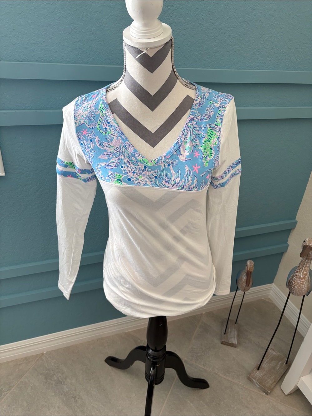 NWOT Lilly Pulitzer Amara Cotton Stretch L/S  Tee Shirt Shell Of A Party SZ XS